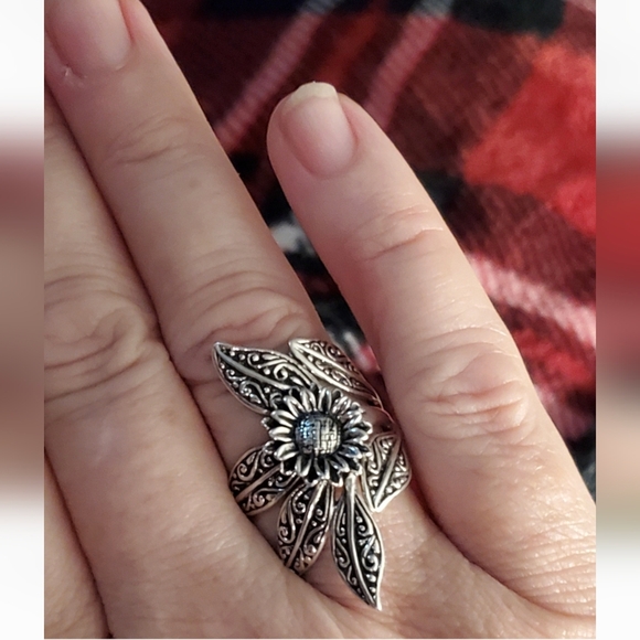 925 Sterling Silver Sunflower Ring - Picture 7 of 7
